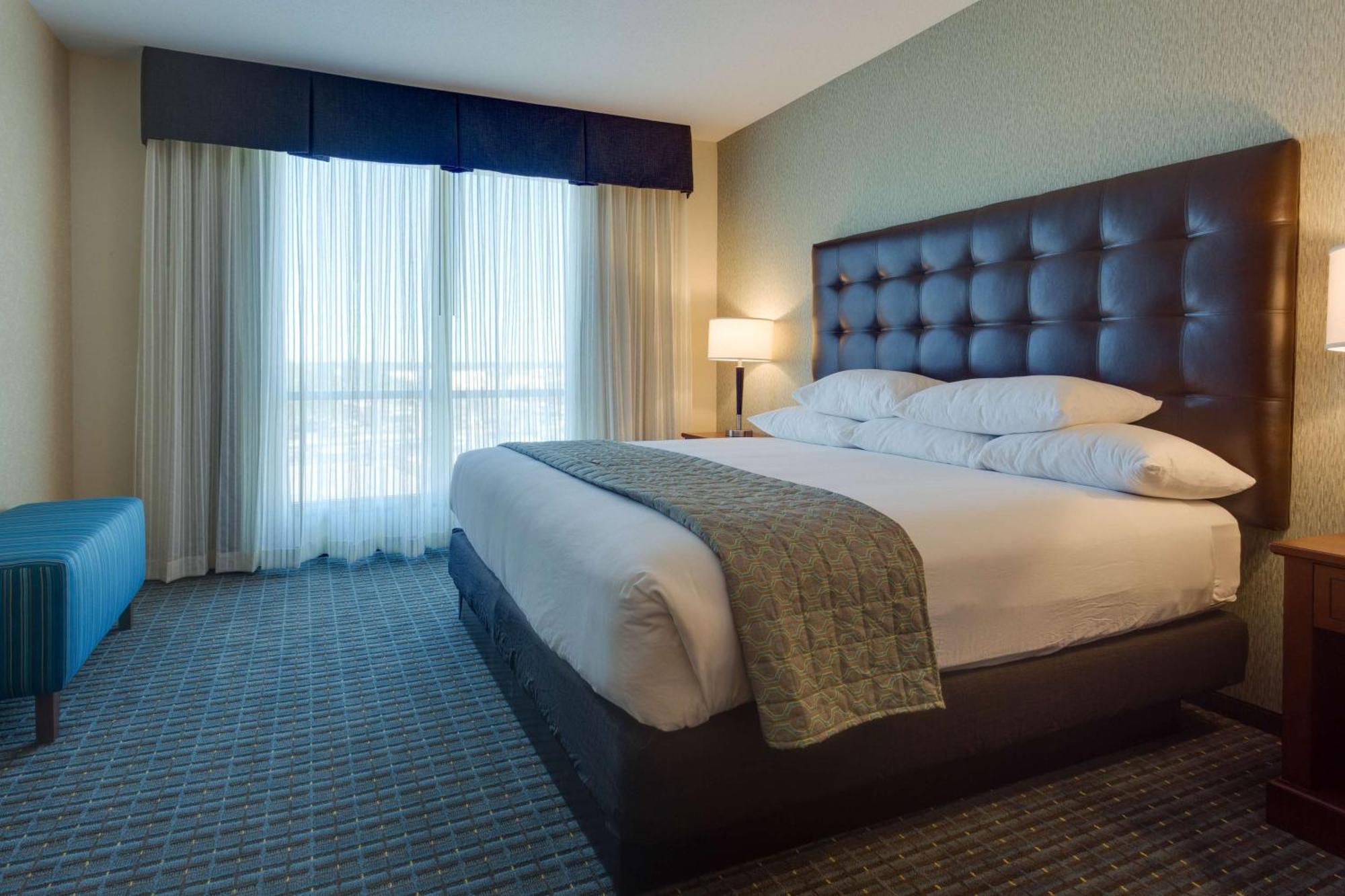 Drury Inn & Suites غينزفيل، فلوريدا المظهر الخارجي الصورة