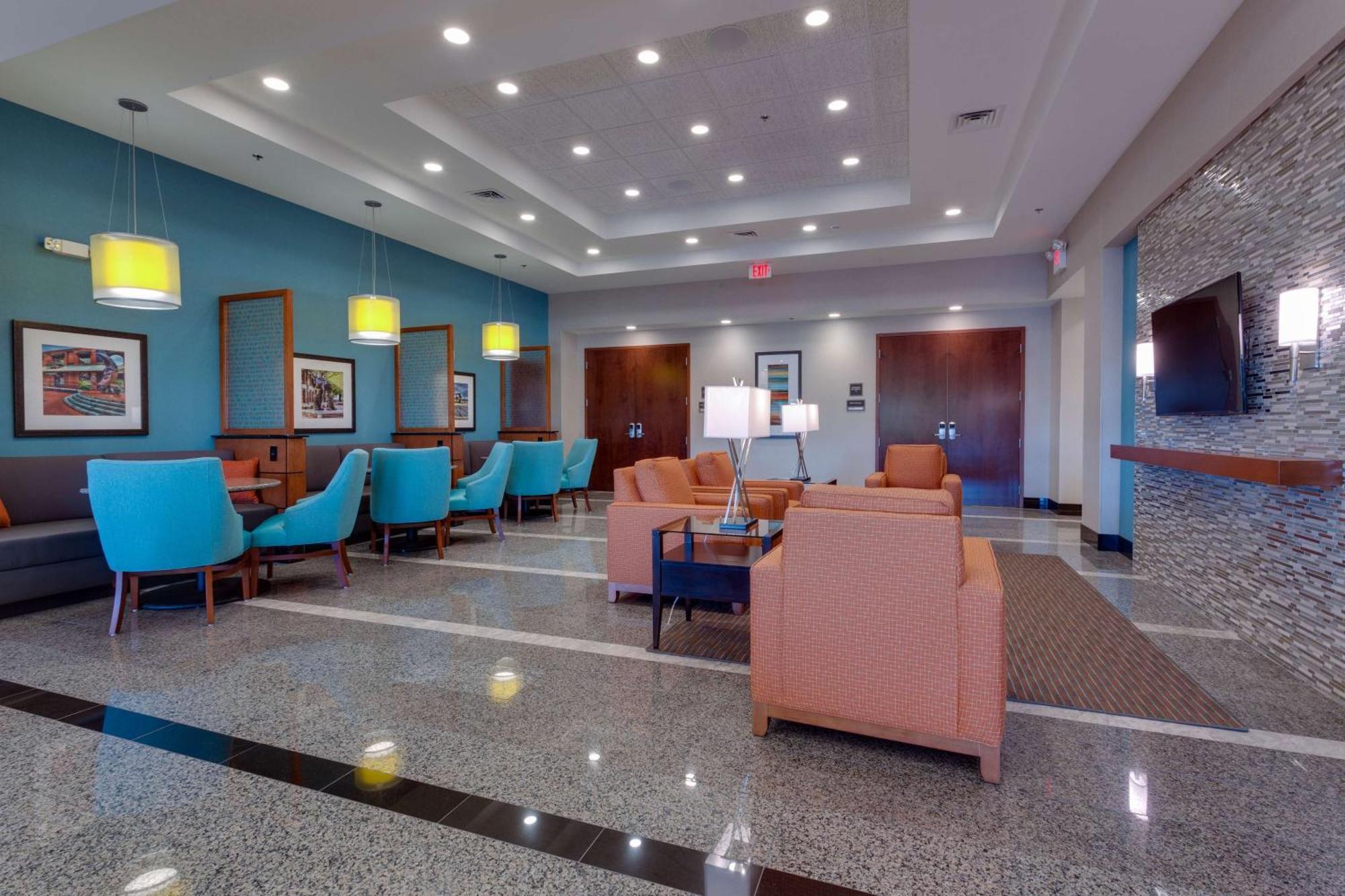 Drury Inn & Suites غينزفيل، فلوريدا المظهر الخارجي الصورة