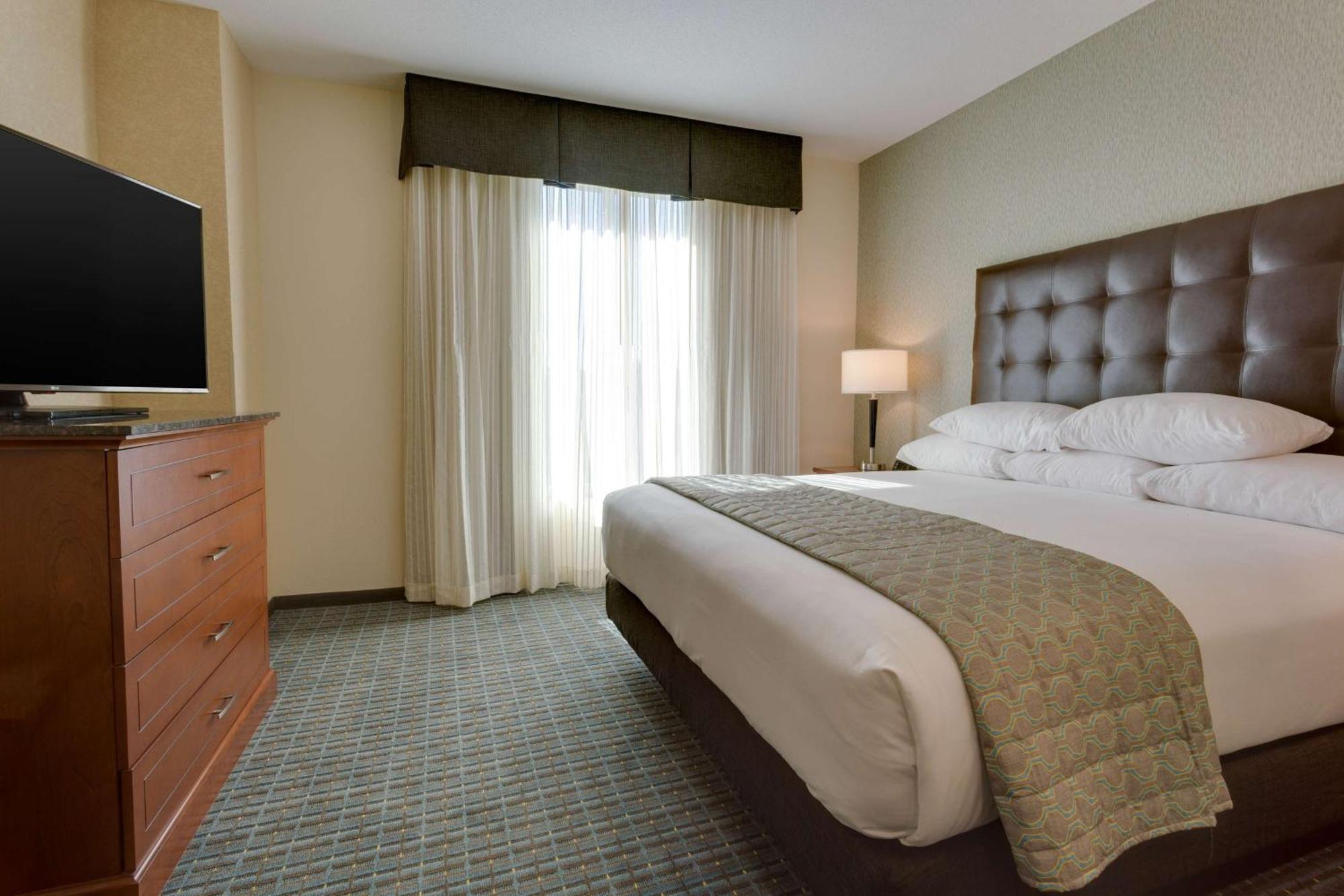 Drury Inn & Suites غينزفيل، فلوريدا المظهر الخارجي الصورة