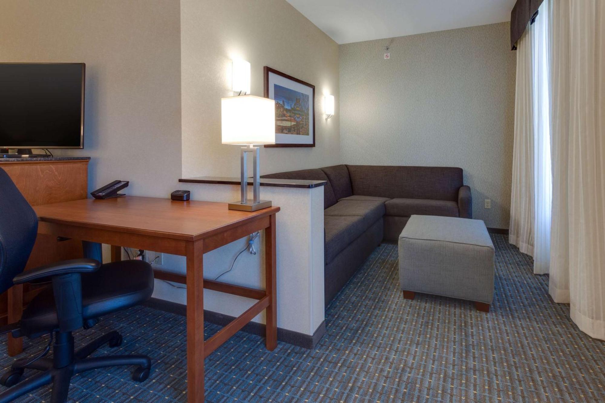 Drury Inn & Suites غينزفيل، فلوريدا المظهر الخارجي الصورة