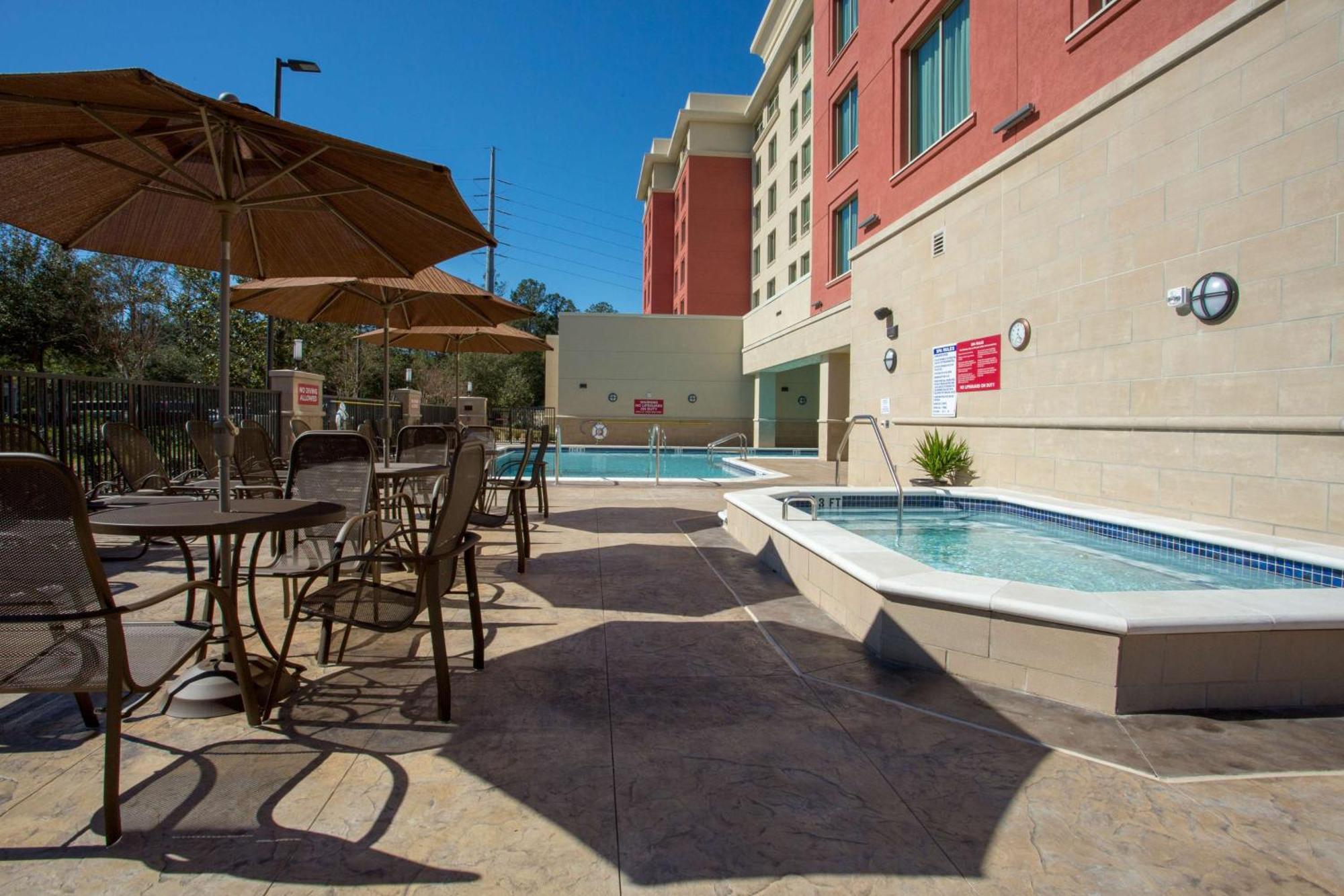 Drury Inn & Suites غينزفيل، فلوريدا المظهر الخارجي الصورة